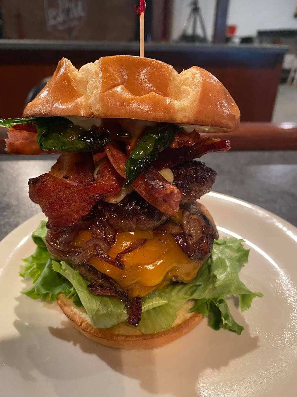 The Local Pub and Grille | restaurant | 606 W Church St, Newark, OH 43055, USA | 7409158482 OR +1 740-915-8482