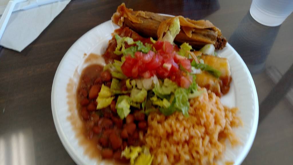 Tellez Tamales & Barbacoa | restaurant | 1737 S General McMullen Dr, San Antonio, TX 78237, USA | 2104331367 OR +1 210-433-1367
