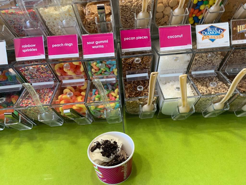 Menchies Frozen Yogurt | bakery | 655 Sunland Park Dr Ste L6, El Paso, TX 79912, USA | 9155841820 OR +1 915-584-1820