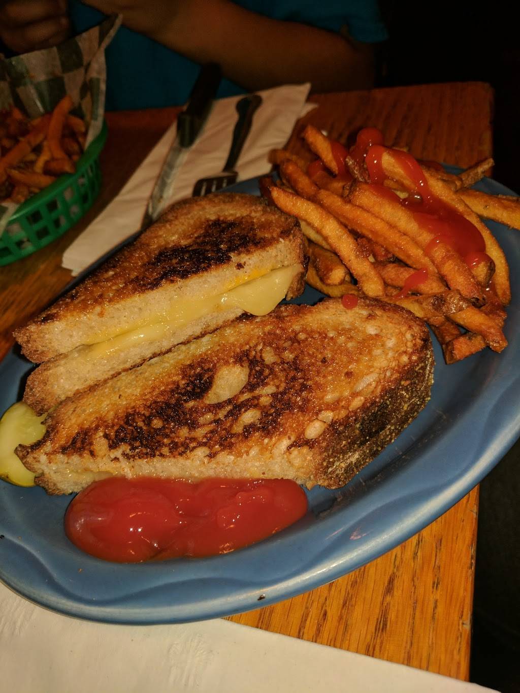 The Amherst Pub | restaurant | 15 E Pleasant St, Amherst, MA 01002, USA | 4135491200 OR +1 413-549-1200