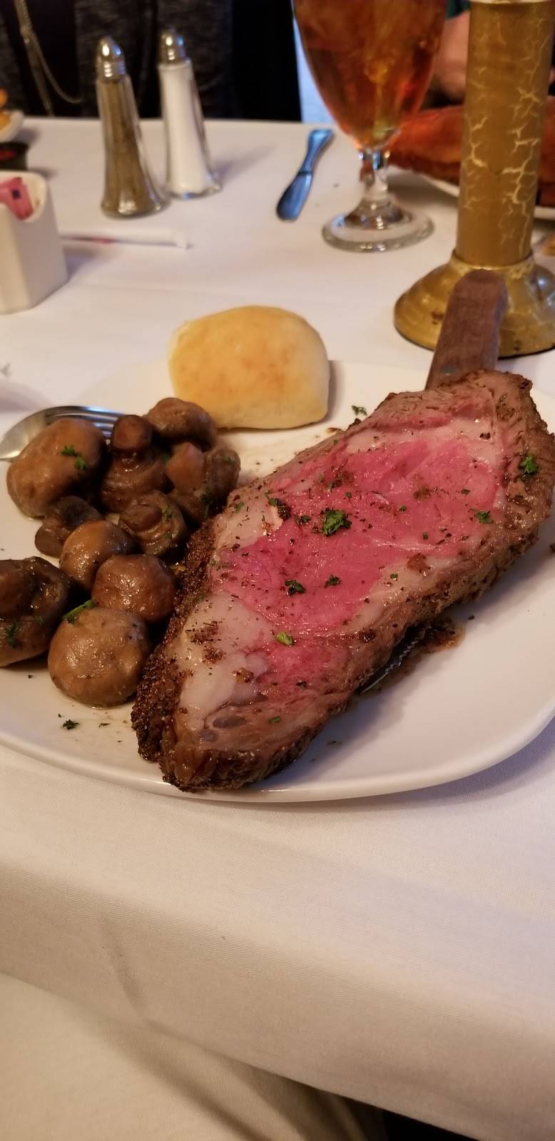 Four Oaks Restaurant & Lounge | restaurant | 1633 Seymour Dr, South Boston, VA 24592, USA | 4345722066 OR +1 434-572-2066