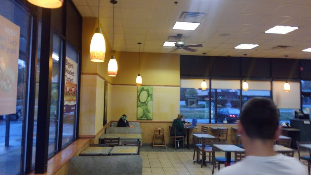 Subway | restaurant | 553 Mast Rd, Goffstown, NH 03045, USA | 6039287601 OR +1 603-928-7601
