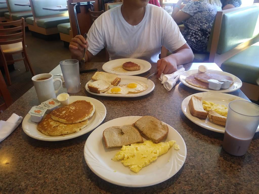 Chriss Family Restaurant | restaurant | 5635 Tilghman St, Allentown, PA 18104, USA | 6103959252 OR +1 610-395-9252