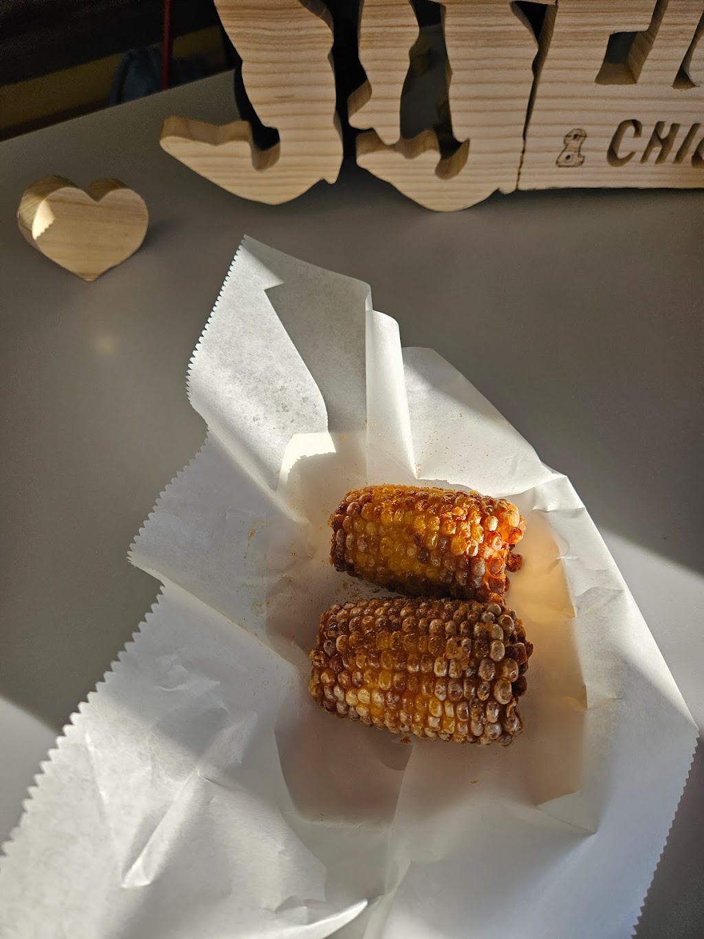 JJ Fish & Chicken-Water St | restaurant | 2510 N Water St, Decatur, IL 62526, USA | 2175425173 OR +1 217-542-5173