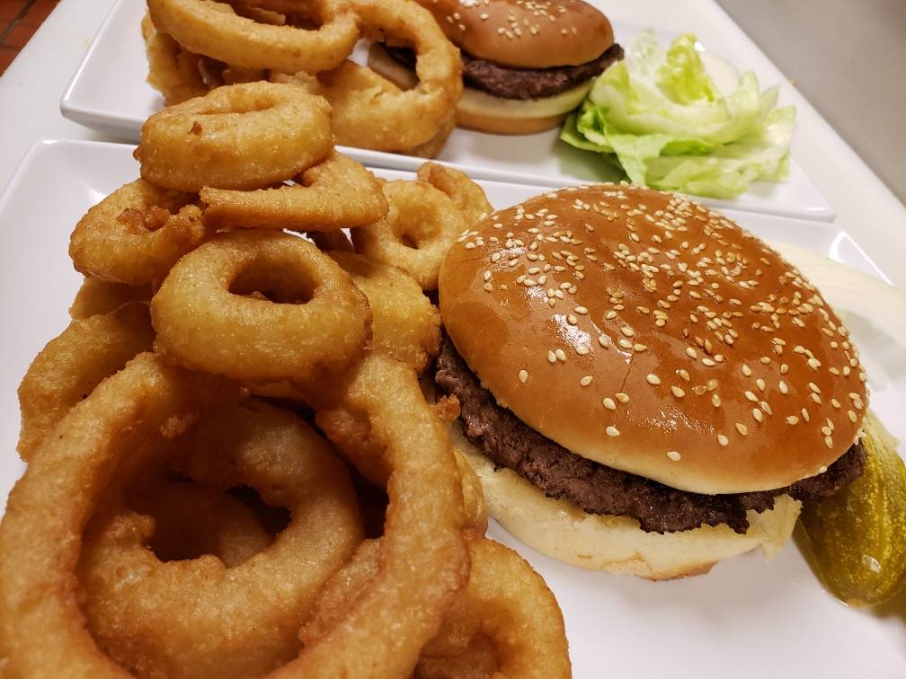 Red Apple Cafe | restaurant | 3001 N Oakwood Ave, Muncie, IN 47304, USA | 7656097606 OR +1 765-609-7606