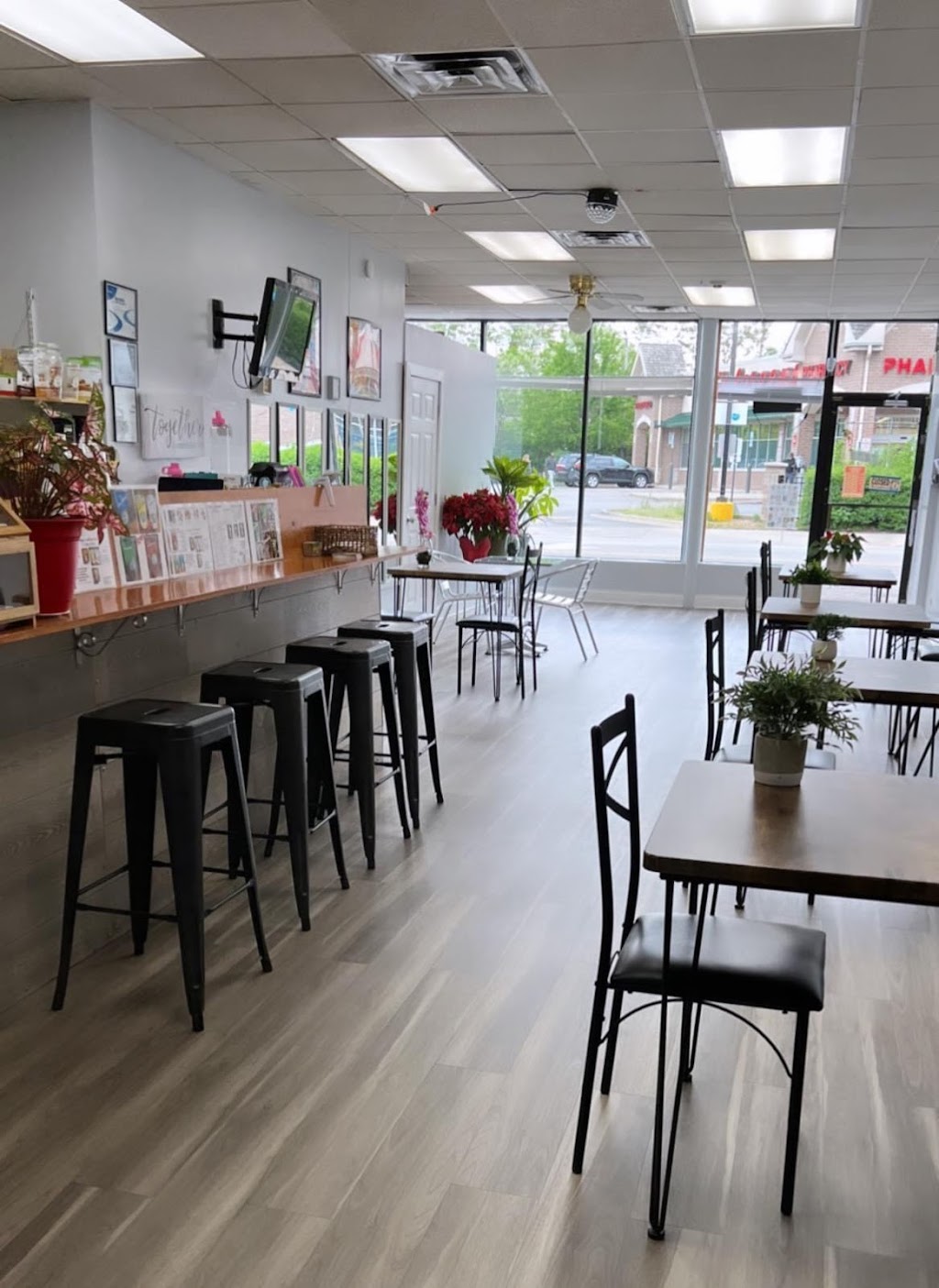 Rogers Park Nutrition Spot | restaurant | 7411 N Clark St, Chicago, IL 60626, USA | 7734129875 OR +1 773-412-9875