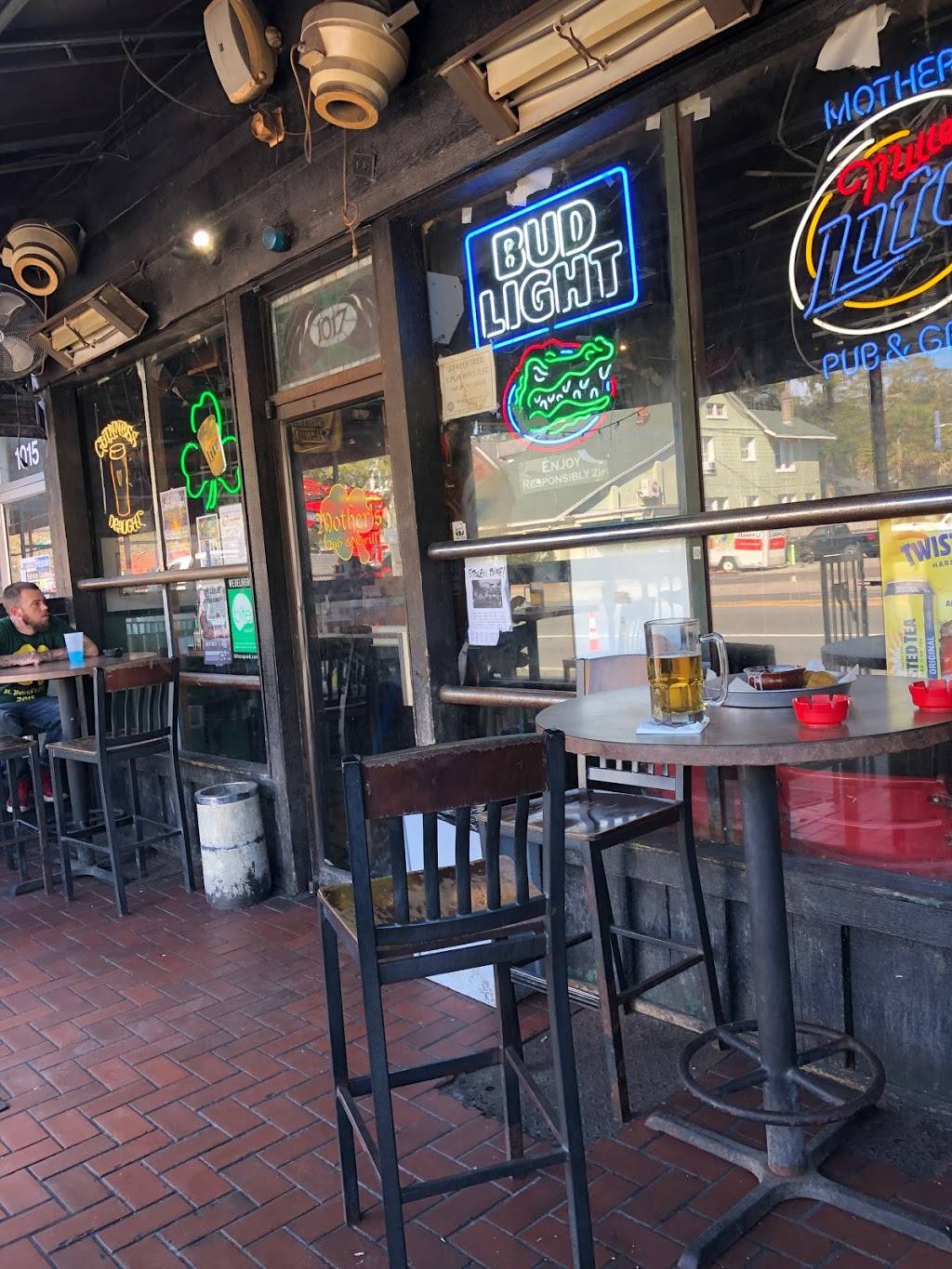 Mothers Pub & Grill | restaurant | 1017 W University Ave, Gainesville, FL 32601, USA | 3523788135 OR +1 352-378-8135