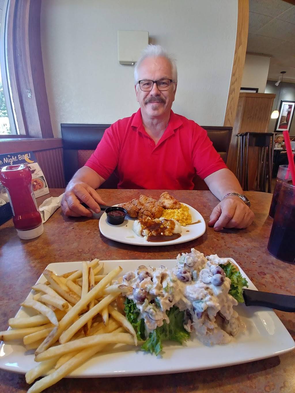 Perkins Restaurant & Bakery | restaurant | 1200 N Central Ave, Marshfield, WI 54449, USA | 7153876372 OR +1 715-387-6372