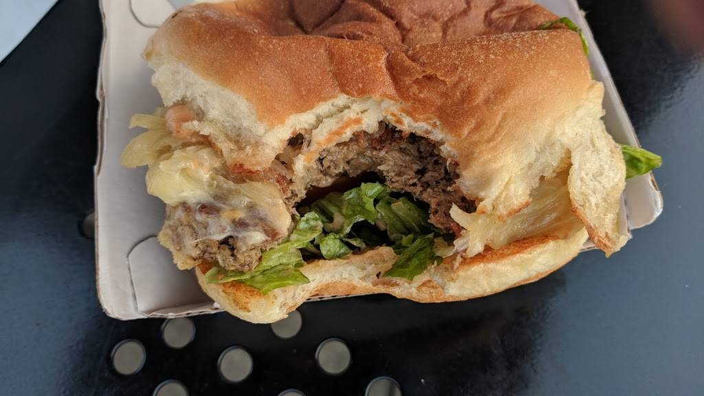 Wahlburgers | restaurant | 835 W Jefferson Blvd #1710, Los Angeles, CA 90007, USA | 2135365962 OR +1 213-536-5962