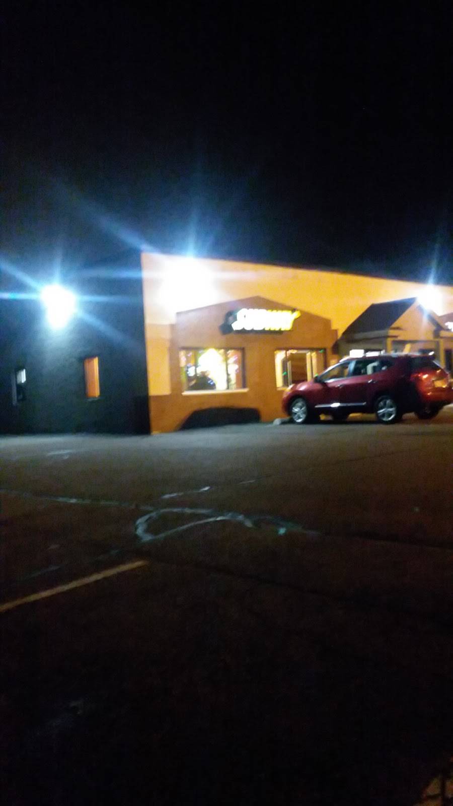 Subway | restaurant | 252 East Central Street, Franklin, MA 02038, USA | 5085203400 OR +1 508-520-3400