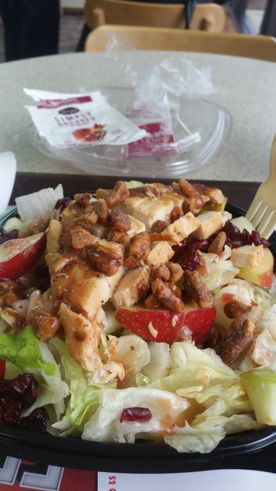 Wendys | restaurant | 605 N Main St, Crossville, TN 38555, USA | 9314844017 OR +1 931-484-4017