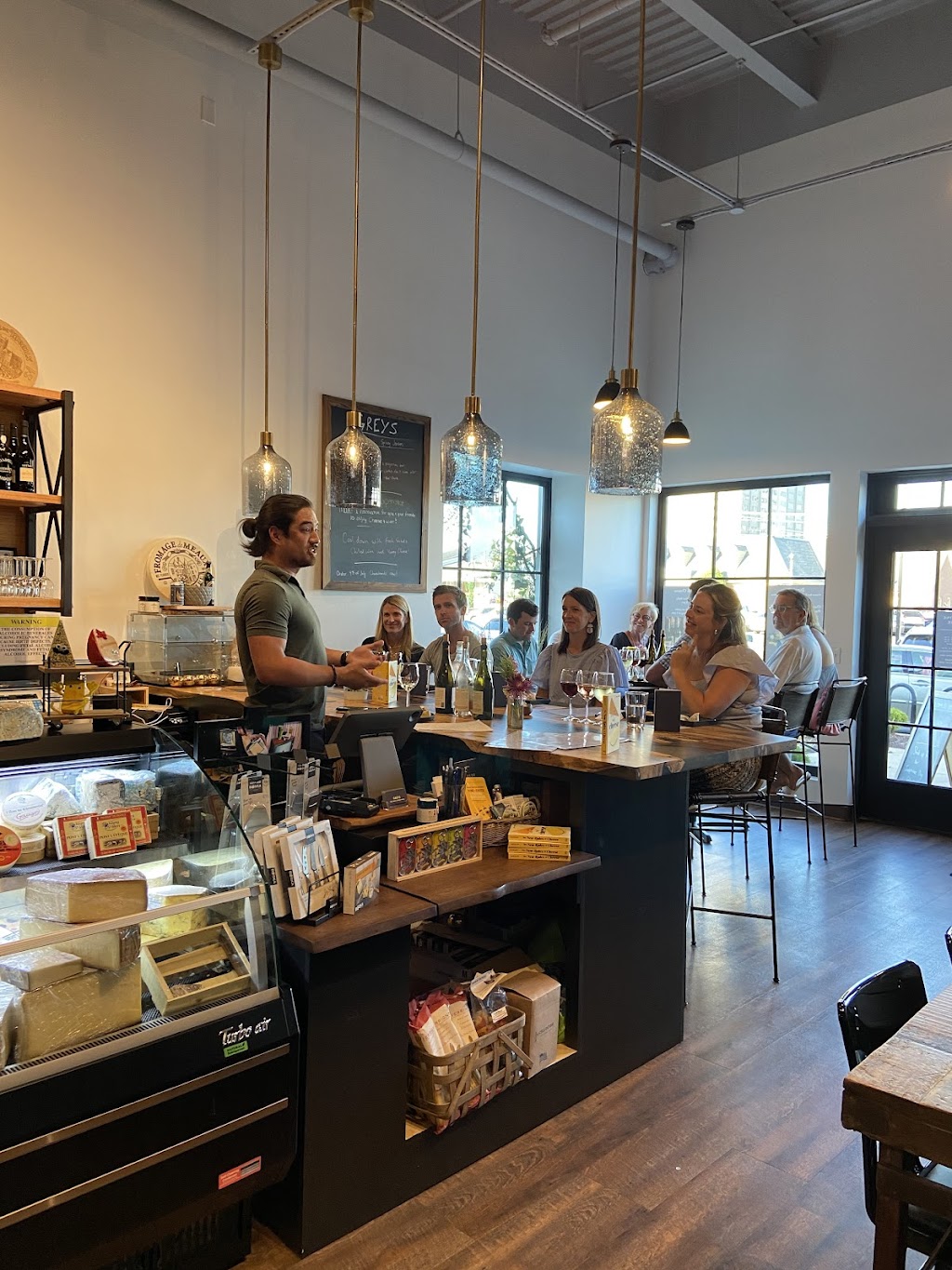 Greys Fine Cheese & Entertaining | restaurant | 709 S Mendenhall Rd, Memphis, TN 38117, USA | 9015297046 OR +1 901-529-7046