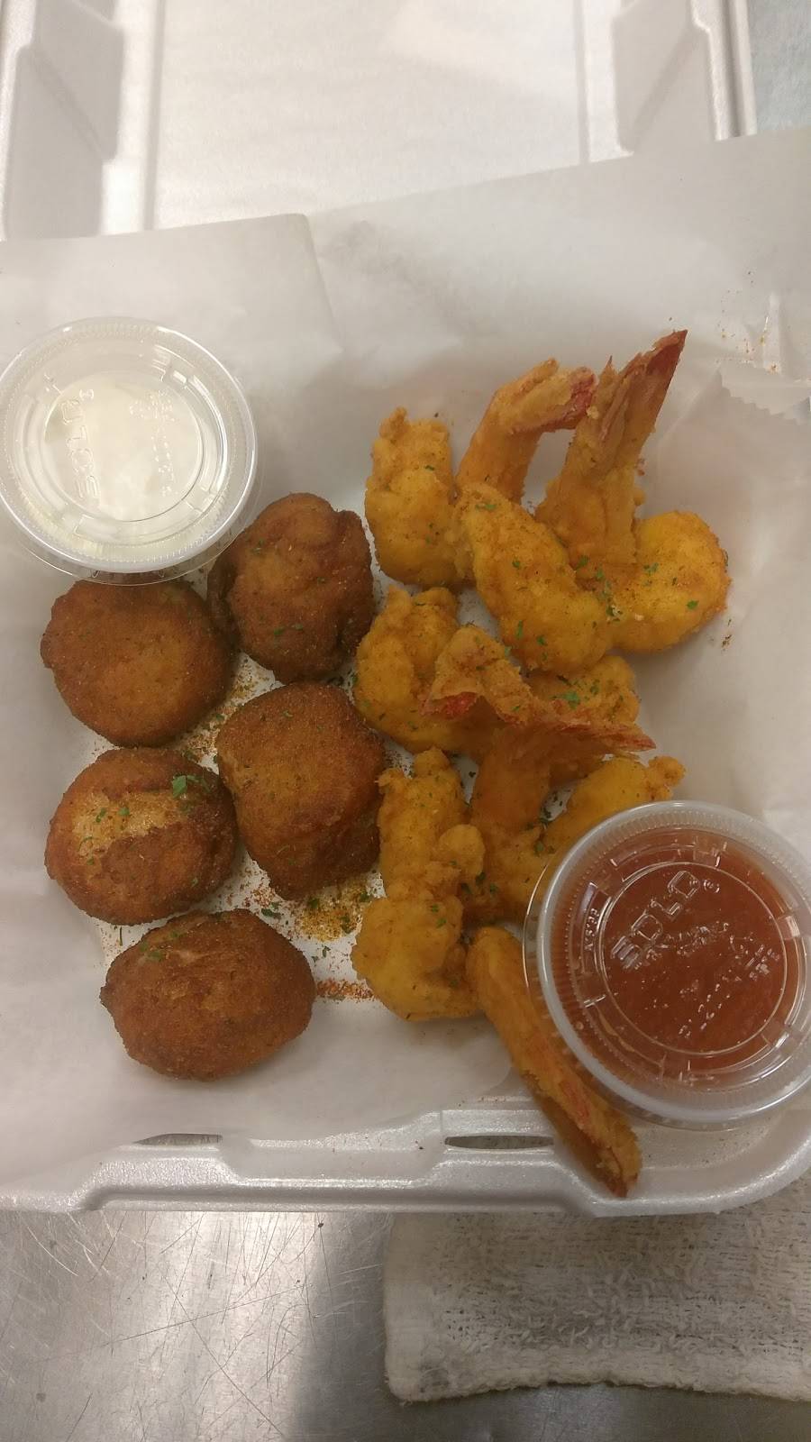 Uncles Seafood | restaurant | 1915 W Hunting Park Ave, Philadelphia, PA 19140, USA | 2152296299 OR +1 215-229-6299