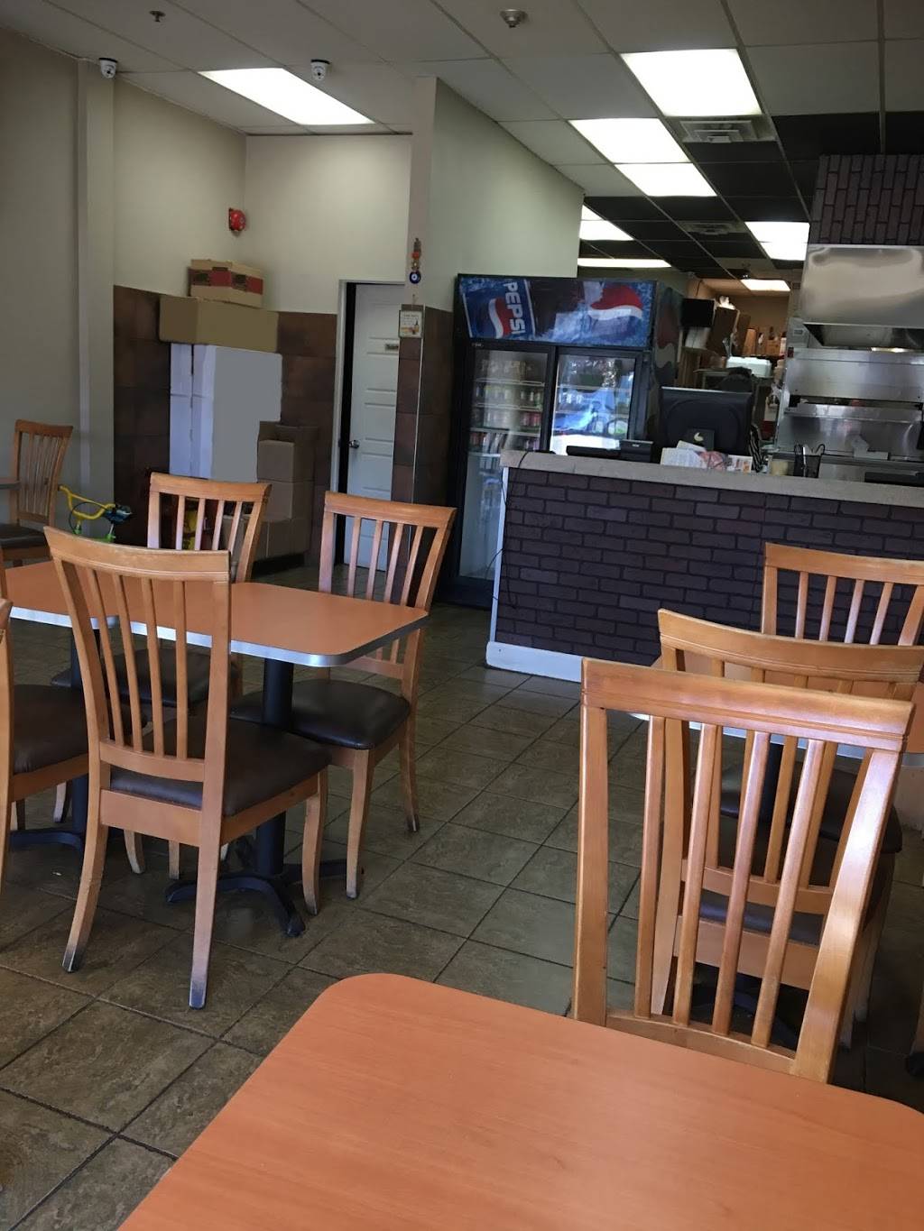 Restaurant Dino | restaurant | 1124 Boulevard Iberville, Repentigny, QC J5Y 3M6, Canada | 4505850585 OR +1 450-585-0585