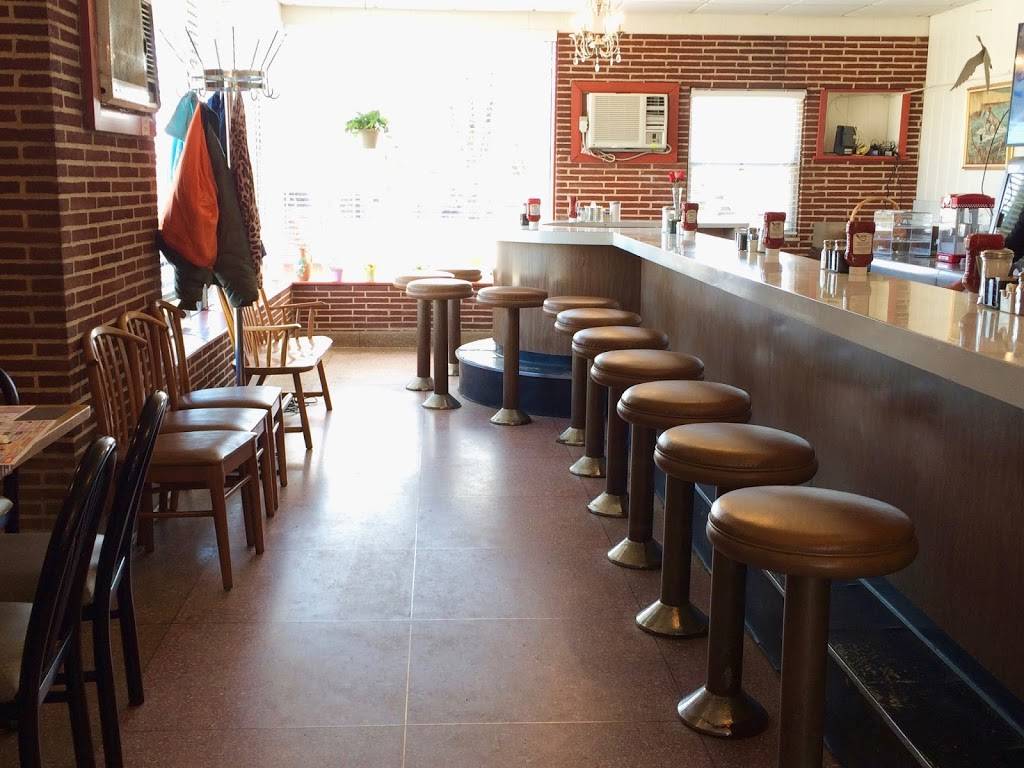 The Hearth | restaurant | 3147 Dupont Pkwy, Middletown, DE 19709, USA | 3024643995 OR +1 302-464-3995