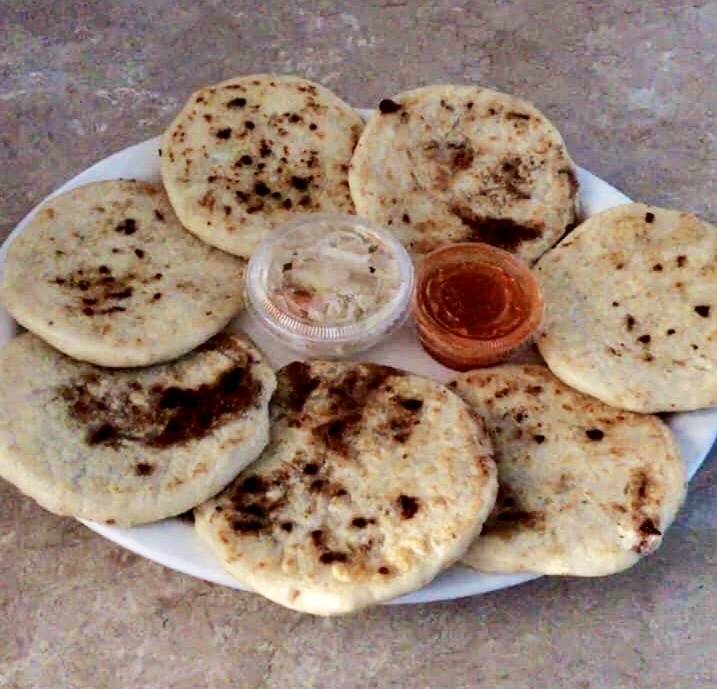 Cielito Salvadoreno | restaurant | 1109 S Cesar E Chavez Dr, Milwaukee, WI 53204, USA | 4145204131 OR +1 414-520-4131