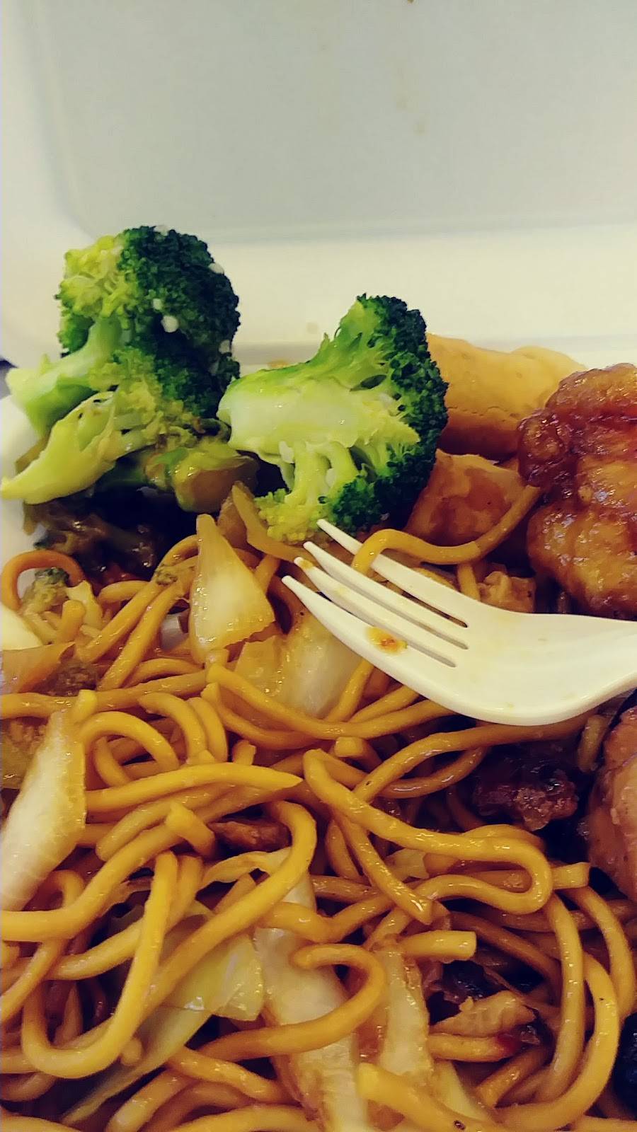 Thai Max | restaurant | Mall at Bay Plaza, 200 Baychester Ave FF4, Bronx, NY 10475, USA | 3476171319 OR +1 347-617-1319