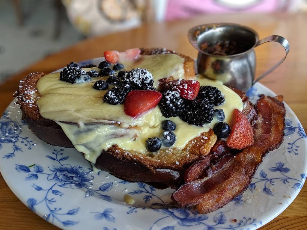 Lincoln Tavern & Restaurant | restaurant | 425 W Broadway, South Boston, MA 02127, USA | 6177658636 OR +1 617-765-8636