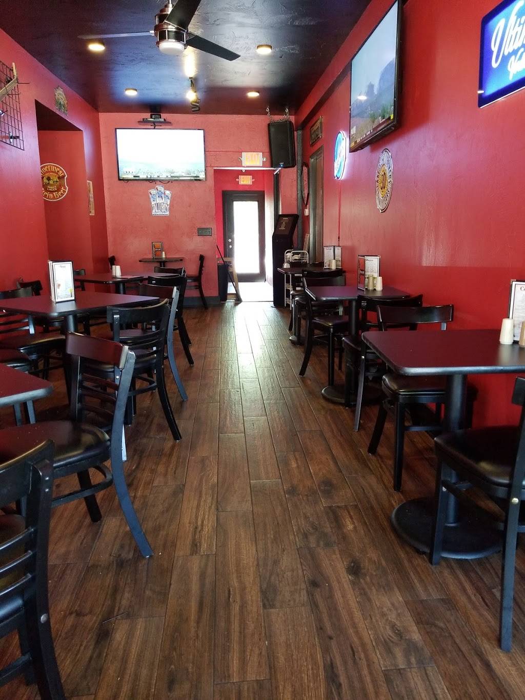 Mainstream Bar and Grill | restaurant | 404 W Main St, Waukesha, WI 53186, USA | 2625446222 OR +1 262-544-6222