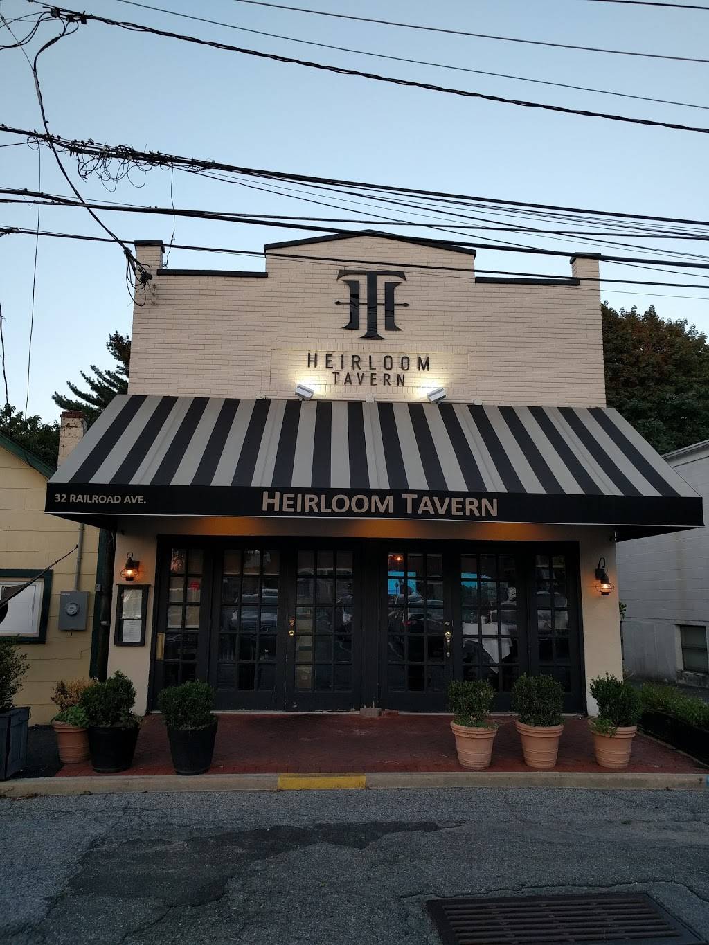 Heirloom Tavern | restaurant | 32 Railroad Ave, Glen Head, NY 11545, USA | 5166866633 OR +1 516-686-6633