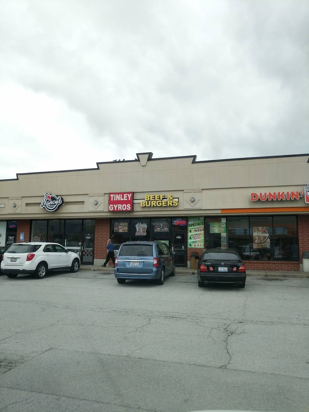 Tinley Gyros | restaurant | 7931 171st St, Tinley Park, IL 60477, USA | 7084297626 OR +1 708-429-7626