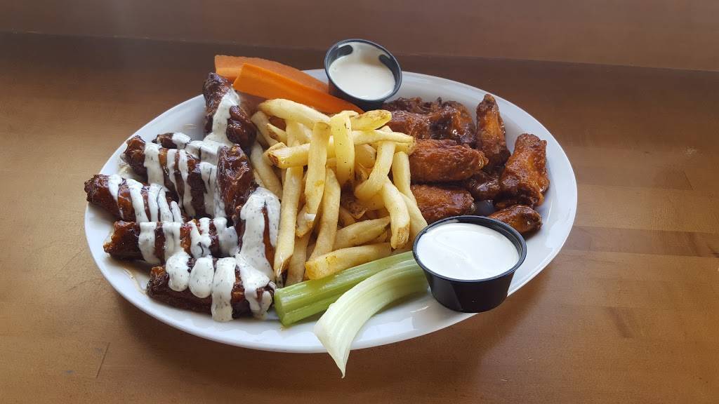 Wild Wing | restaurant | 1700 King Rd #20, King City, ON L7B 1L4, Canada | 9055399464 OR +1 905-539-9464