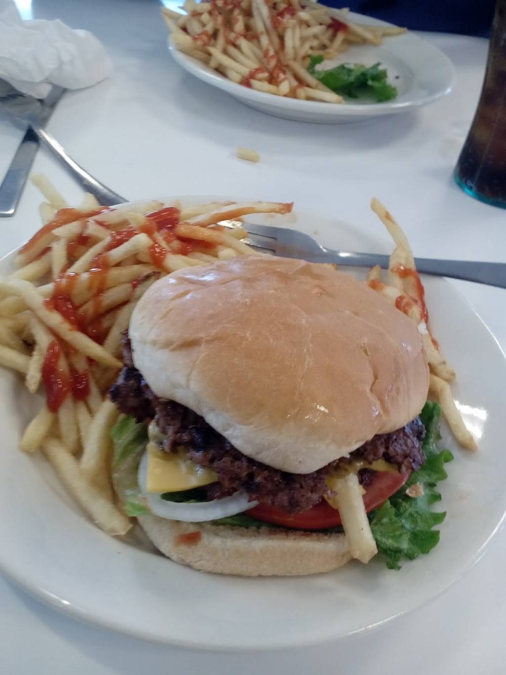 Steak n Shake | restaurant | 3232 Bardstown Rd, Louisville, KY 40205, USA | 5024562670 OR +1 502-456-2670