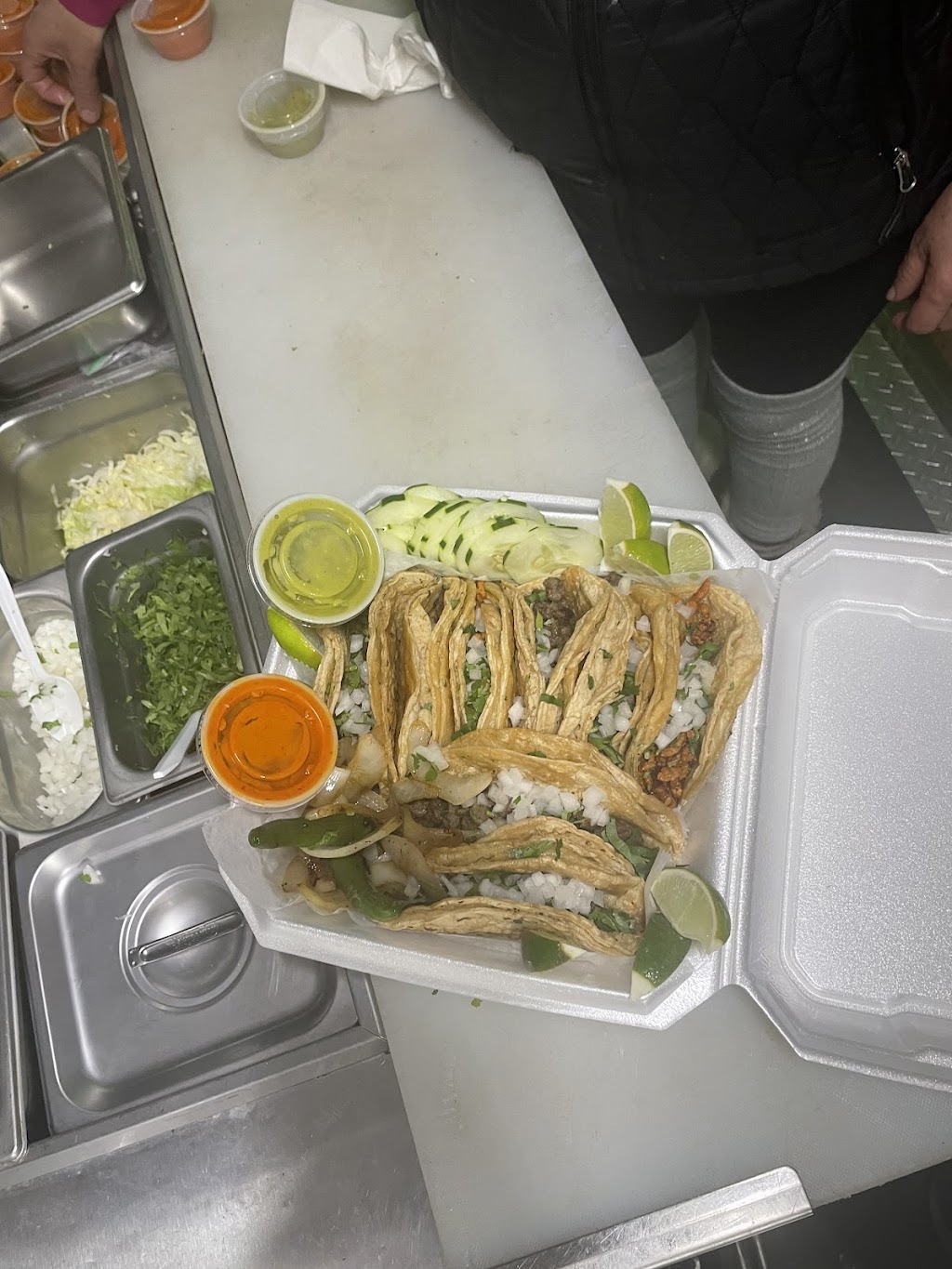 Tacos y tortas arroyo | restaurant | 2021 W Morris St, Indianapolis, IN 46221, USA | 3179993333 OR +1 317-999-3333