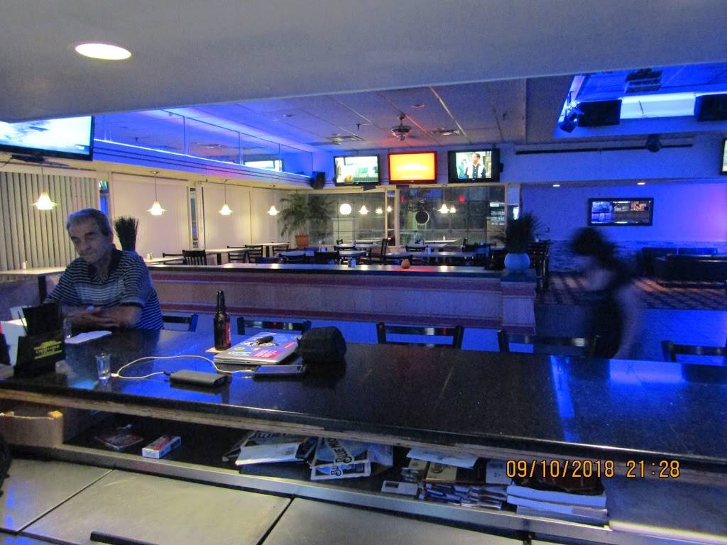 Playoffs Bar And Grill | restaurant | 720 North Ave, Carol Stream, IL 60188, USA | 6302601515 OR +1 630-260-1515