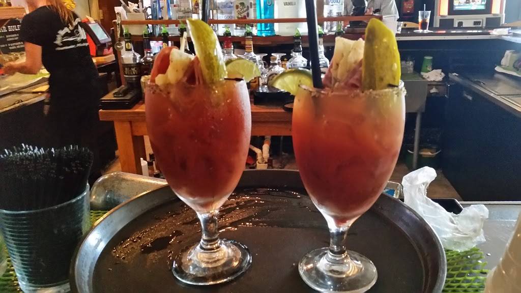 Boathouse Bar & Grille | restaurant | 5164 Monroe Rd, Pentwater, MI 49449, USA | 2318694588 OR +1 231-869-4588