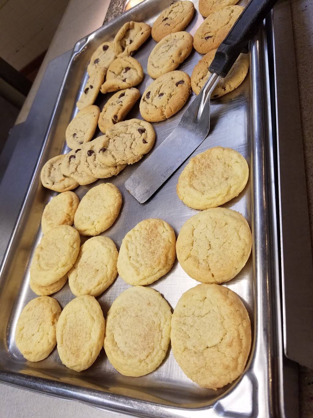 HomeTown Buffet | restaurant | 3041 W Florida Ave, Hemet, CA 92545, USA | 9516520282 OR +1 951-652-0282