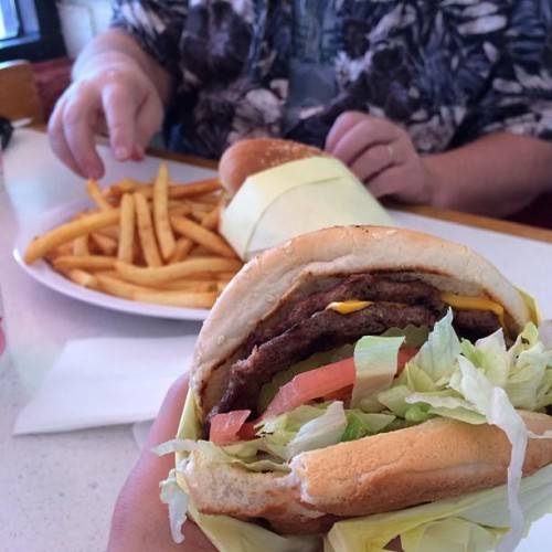 Angelos Burgers Glendora | restaurant | 213 W Rte 66, Glendora, CA 91740, USA | 6269636789 OR +1 626-963-6789