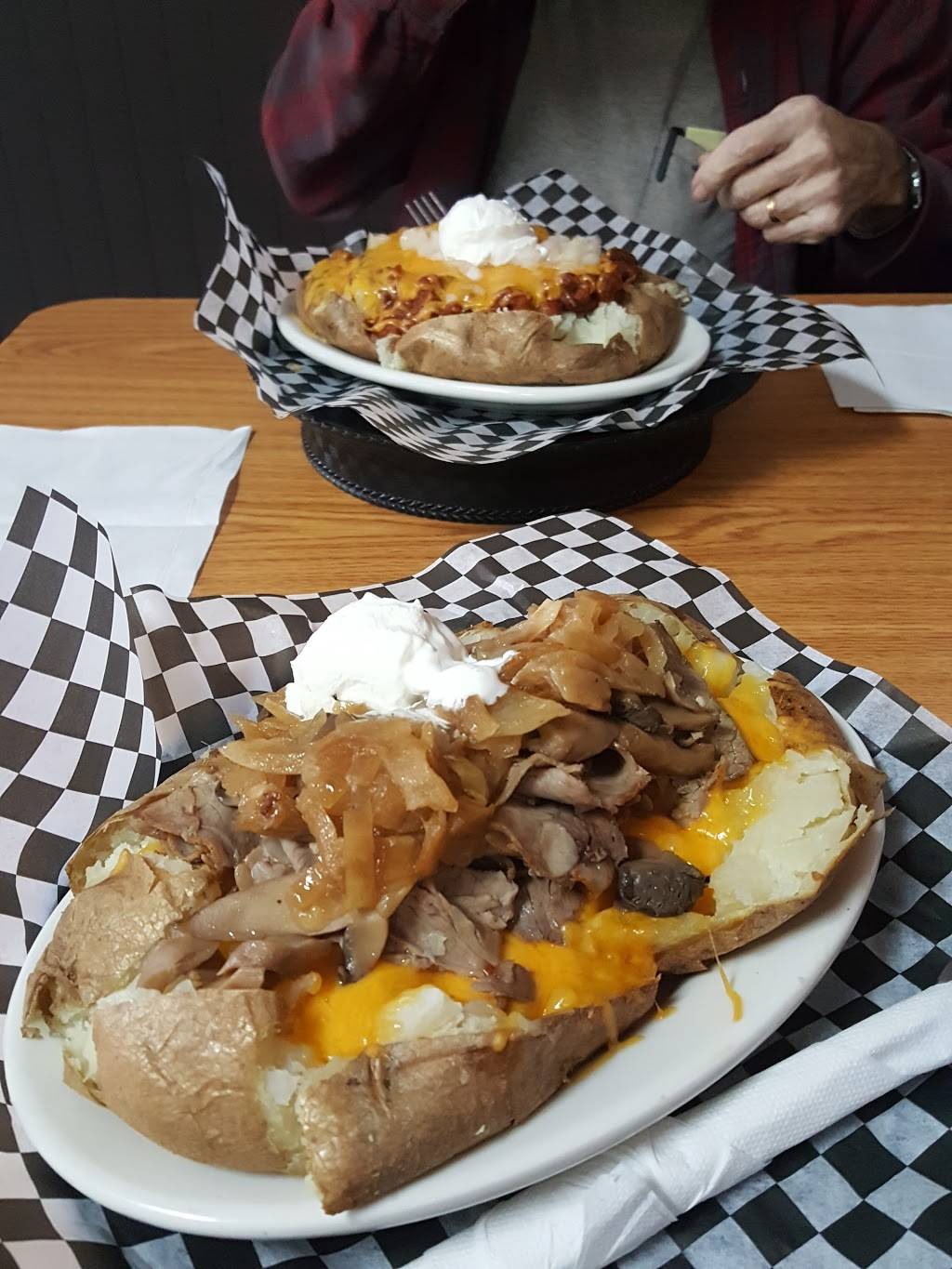 Praters Taters | restaurant | 20725 E Main St, Huntingdon, TN 38344, USA | 7315353501 OR +1 731-535-3501