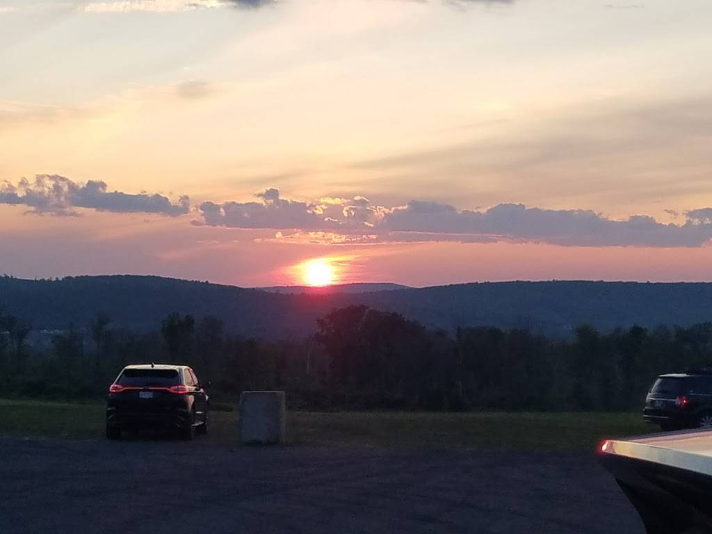 Westview Farms Creamery | restaurant | 111 E Hill Rd, Monson, MA 01057, USA | 4132675355 OR +1 413-267-5355