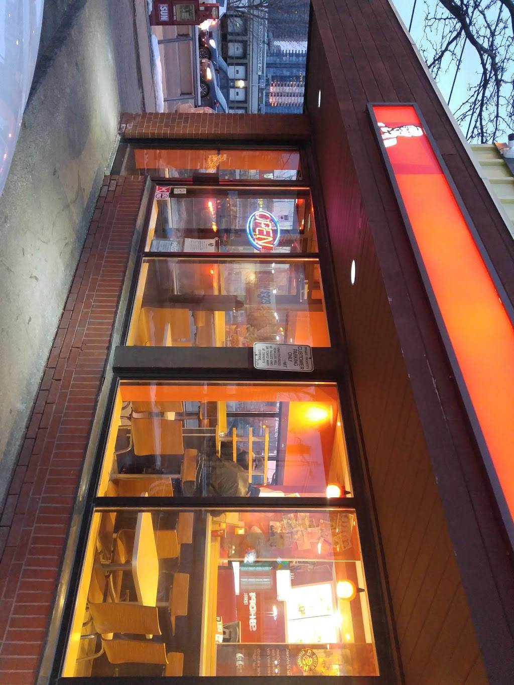 KFC | meal delivery | 156 The Queensway, Etobicoke, ON M8Y 1J2, Canada | 4162524601 OR +1 416-252-4601