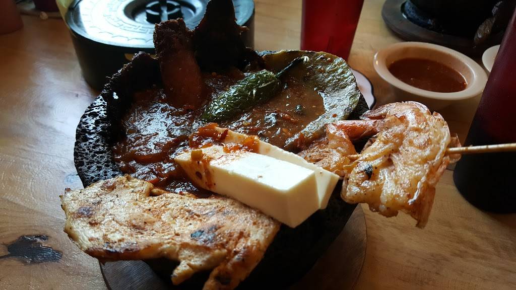 La Hechizera | restaurant | 924 N Collins St, Arlington, TX 76011, USA | 8178041128 OR +1 817-804-1128