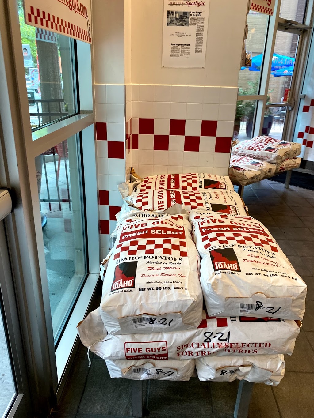 Five Guys | meal takeaway | 860 Peachtree St NE, Atlanta, GA 30308, USA | 4048150022 OR +1 404-815-0022