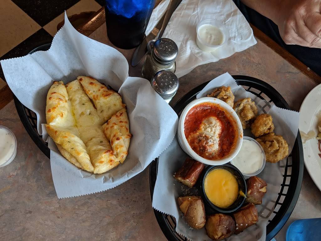 Mama Cs | restaurant | 1303 Monroe St NW, New Philadelphia, OH 44663, USA | 3303436262 OR +1 330-343-6262