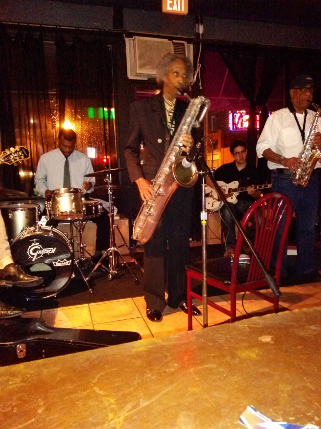 Emilios | restaurant | 1847 W Broad St, Richmond, VA 23220, USA | 8043591224 OR +1 804-359-1224