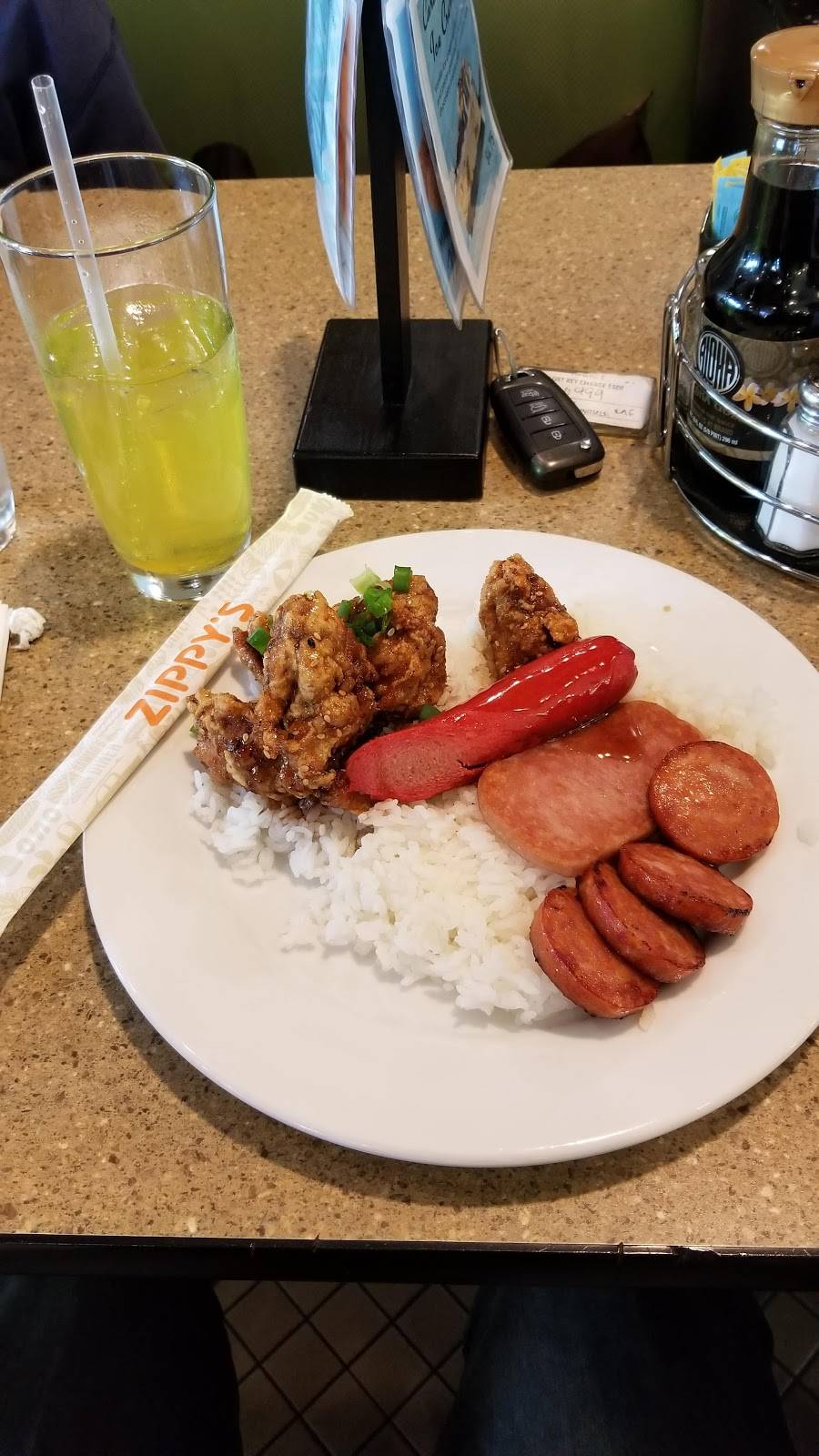 Zippys Waipio | restaurant | 94-1082 Ka Uka Blvd, Waipahu, HI 96797, USA | 8086711865 OR +1 808-671-1865