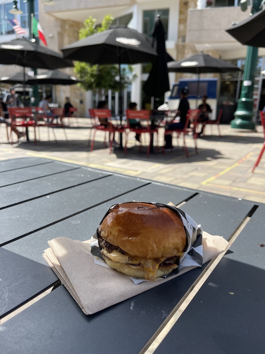 Samburgers - Little Italy | restaurant | 550 W Date St Suite B, San Diego, CA 92101, USA | 6192697187 OR +1 619-269-7187