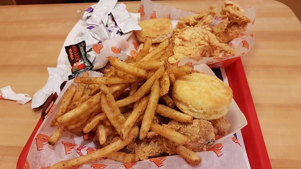 Popeyes Louisiana Kitchen | restaurant | 715 W Norton Ave, Norton Shores, MI 49441, USA | 2317339230 OR +1 231-733-9230