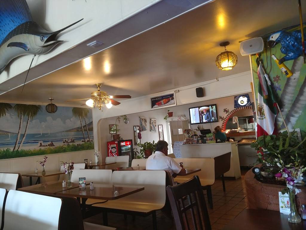 La Perla | restaurant | 10623 Prairie Ave, Inglewood, CA 90303, USA | 3106775277 OR +1 310-677-5277