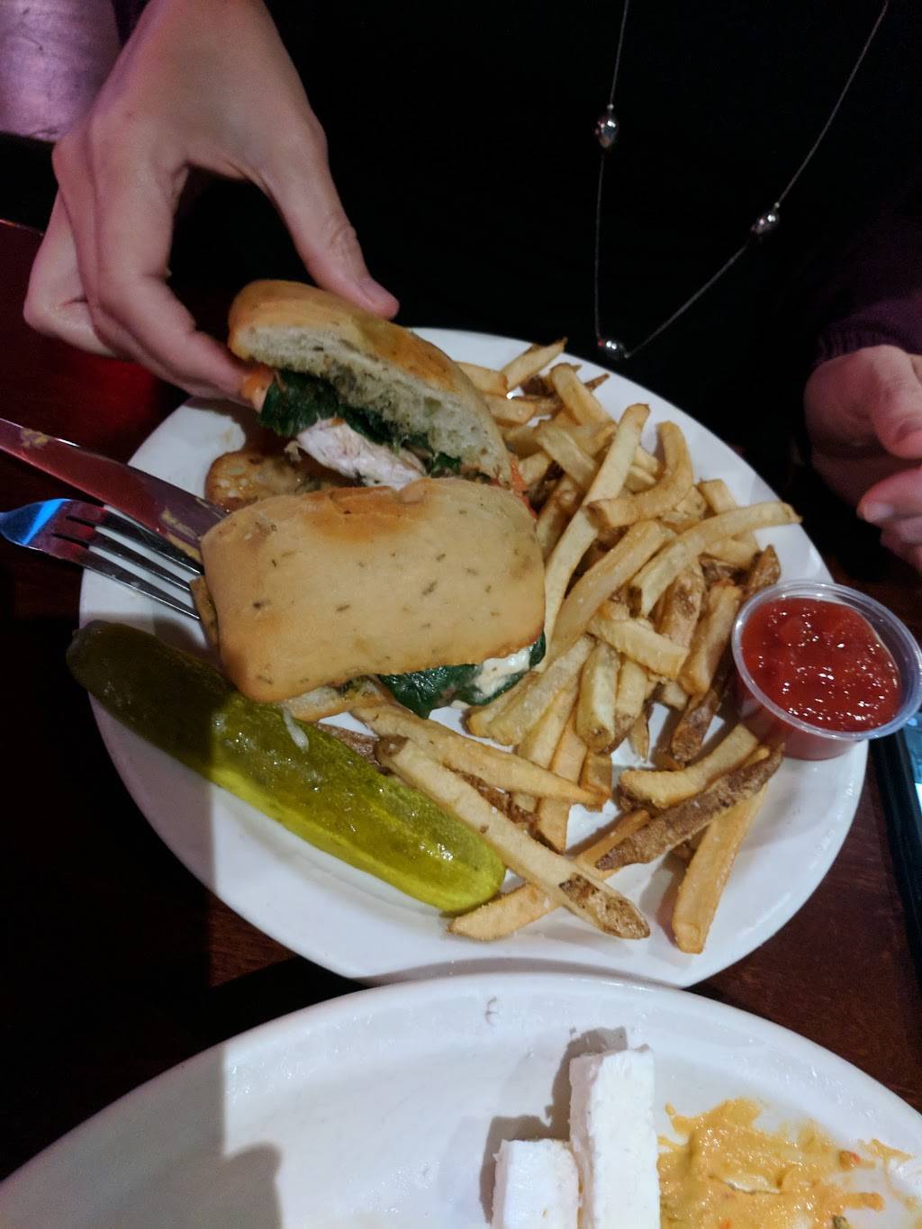 Waterfords Restaurant & Pub | restaurant | 2 Bridge St, Dedham, MA 02026, USA | 7813296034 OR +1 781-329-6034