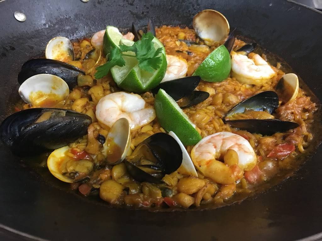 Makao Family Restaurant | restaurant | 181 Millbury St, Worcester, MA 01610, USA | 5087673306 OR +1 508-767-3306