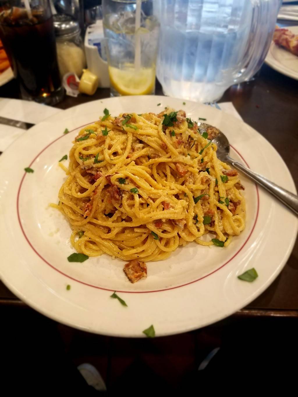 Francos Restaurant | meal takeaway | 1545 Tecumseh Rd E, Windsor, ON N8W 1C3, Canada | 5192583151 OR +1 519-258-3151