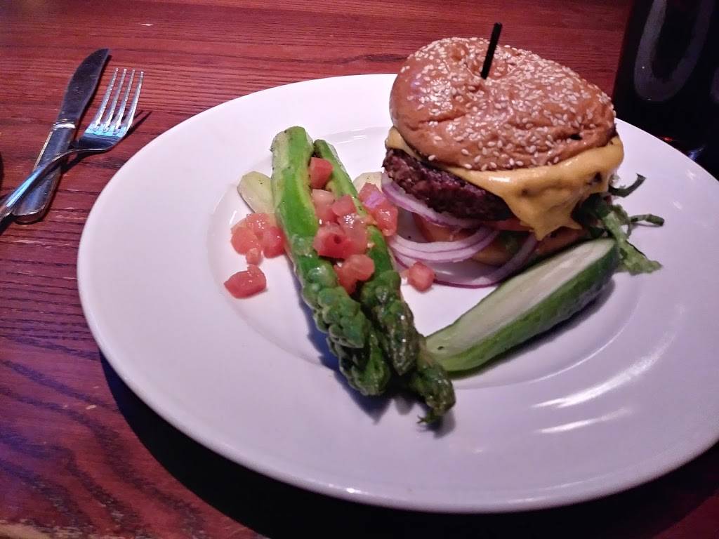 Marlow’s Tavern | restaurant | 1950 Satellite Blvd, Duluth, GA 30097, USA | 7706222033 OR +1 770-622-2033