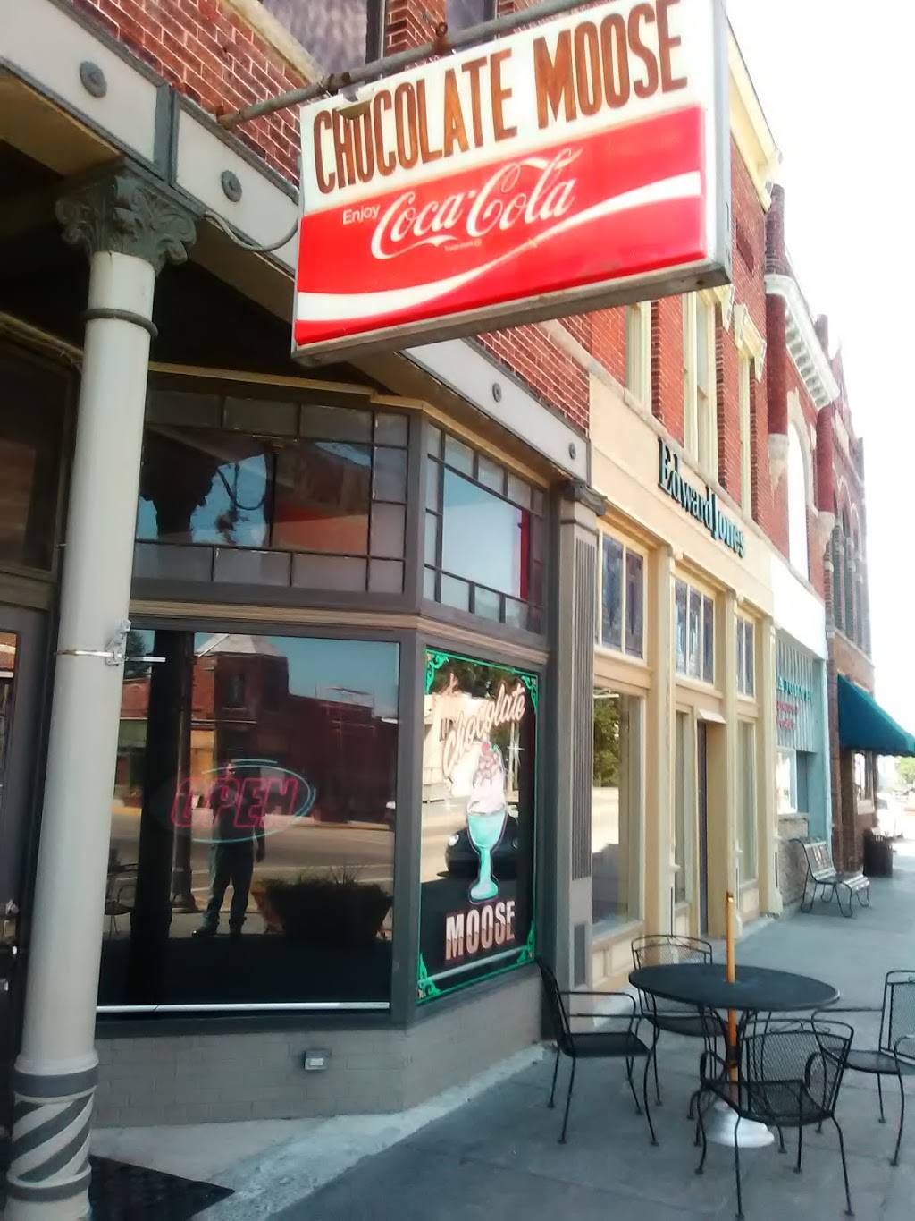 Chocolate Moose | restaurant | 101 N Main St, Farmland, IN 47340, USA | 7654687731 OR +1 765-468-7731