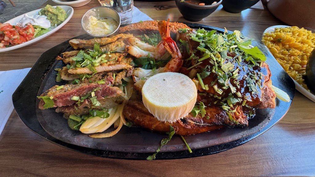 Guapos | restaurant | 3052 Gate House Plaza, Falls Church, VA 22042, USA | 7036414611 OR +1 703-641-4611