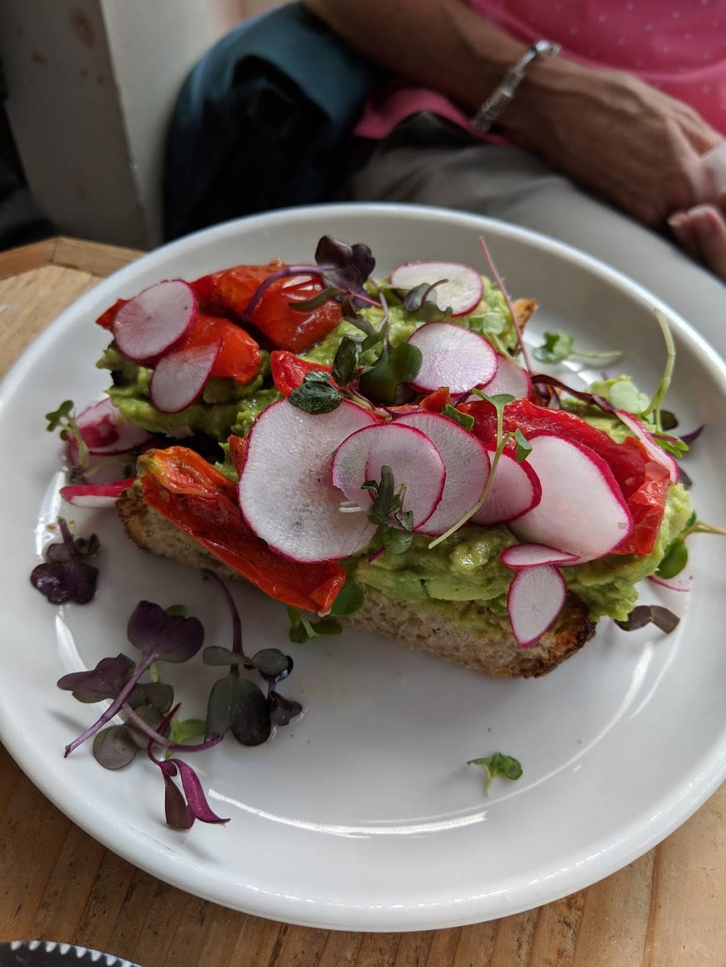 Littleneck Outpost | meal takeaway | 128 Franklin St, Brooklyn, NY 11222, USA | 7183833080 OR +1 718-383-3080